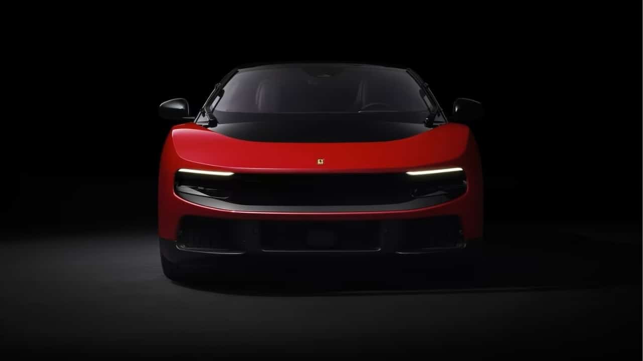 1.050 CV, quattro motori, 550.000 &euro; di listino e un dibattito che ha spaccato tifosi, mercati e politica italiana in du...